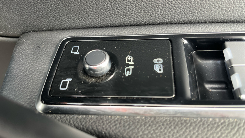 Jaguar F-Pace 3.0 D300 R-Dynamic SE Black 90th Anniv 5dr Auto Diesel Estate